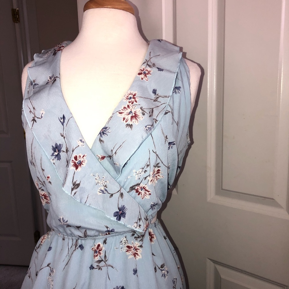 Sweet and Sexy Floral Dress. Size Small.